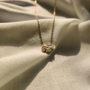 Diamond daisy pendant