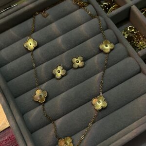 Golden clover set