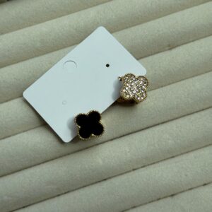 Reversible clover studs (black)